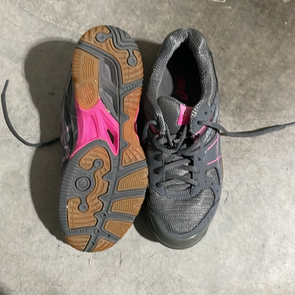 Asics Volleyball Shoes - Picture 2 of 3